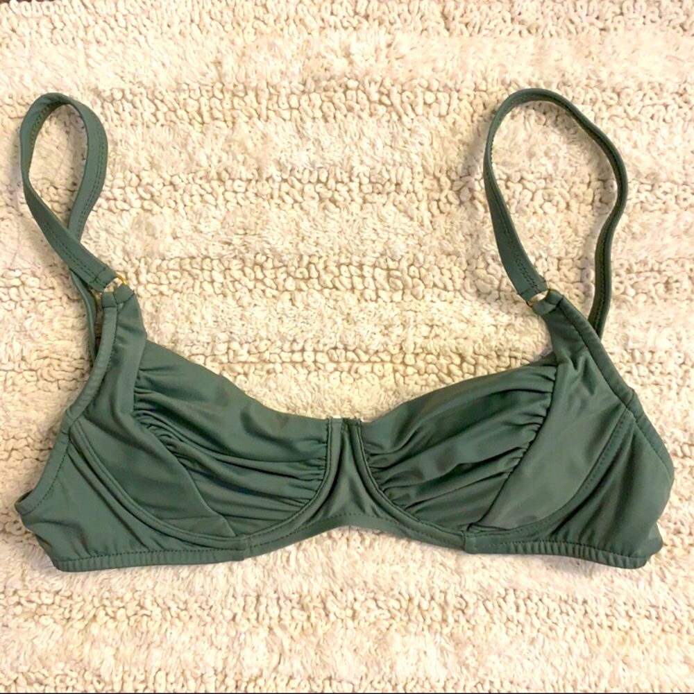 NWOT Venus Bikini Top